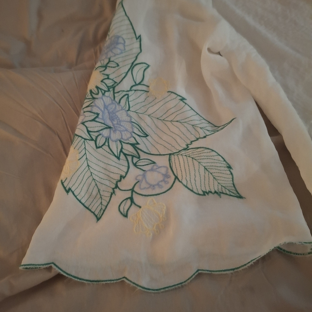 Liz Claiborne White Sheer Floral Women's Top - Picture 5 of 7